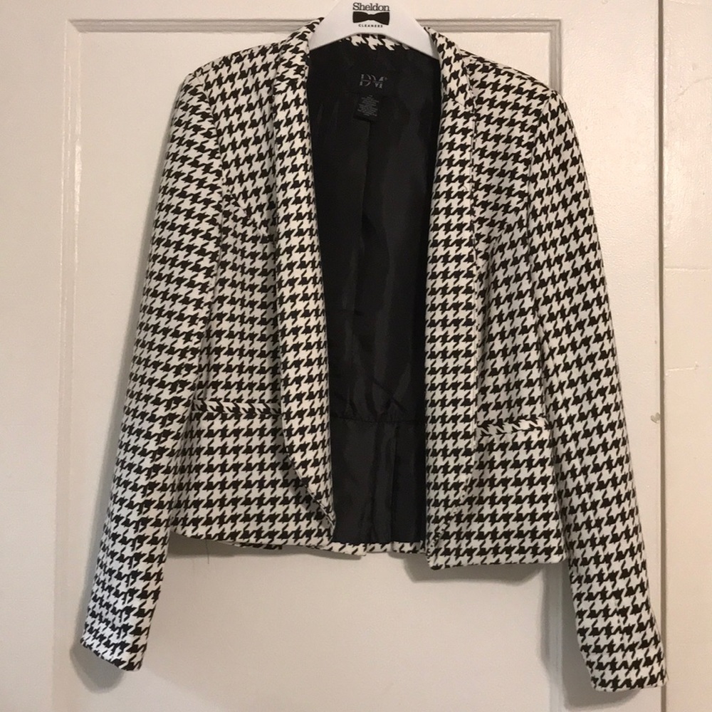 DM DONNA MOORE - Black & White Blazer!
